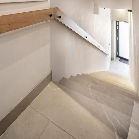 Family Terrace 4* Πιεστάνυ