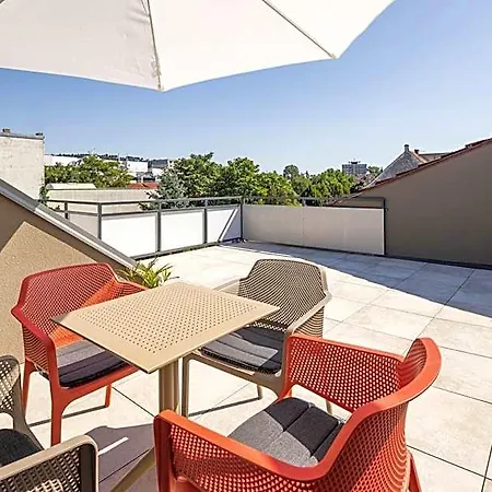 Family Terrace 4* Piest'any